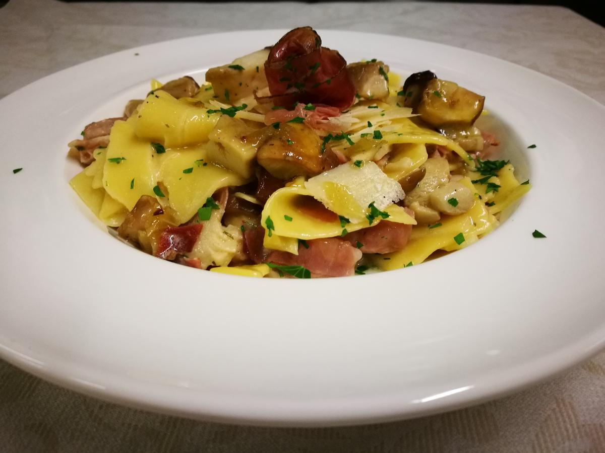 Locanda Della Pieve Tizzano Val Parma ภายนอก รูปภาพ