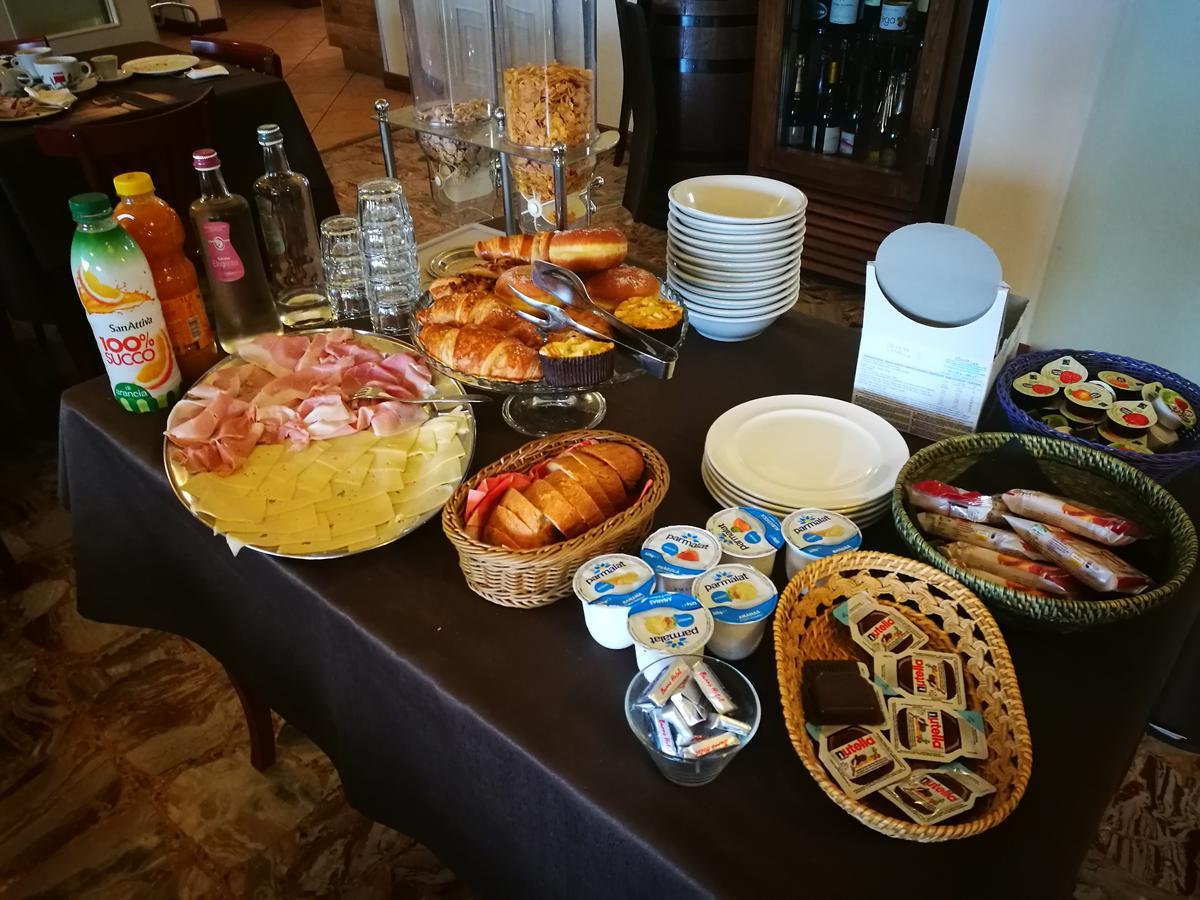 Locanda Della Pieve Tizzano Val Parma ภายนอก รูปภาพ